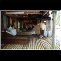 12379 111 Langhaus Stamm Bifdayuh bei Kuting Malaysia 2006 Sarawak.jpg